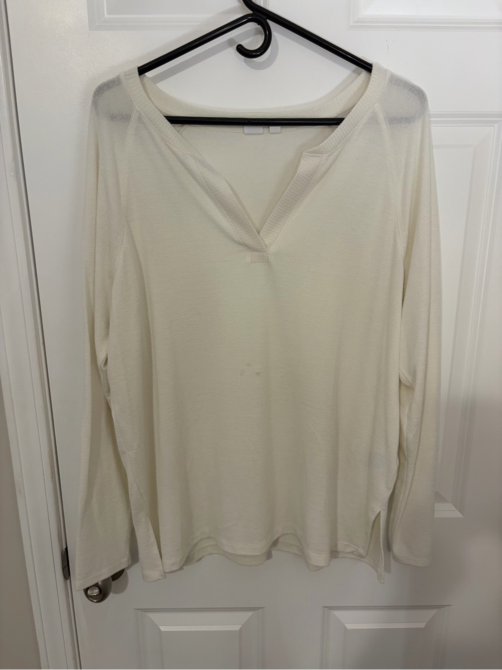 GAP Cream V-Neck Lightweight Knit Top